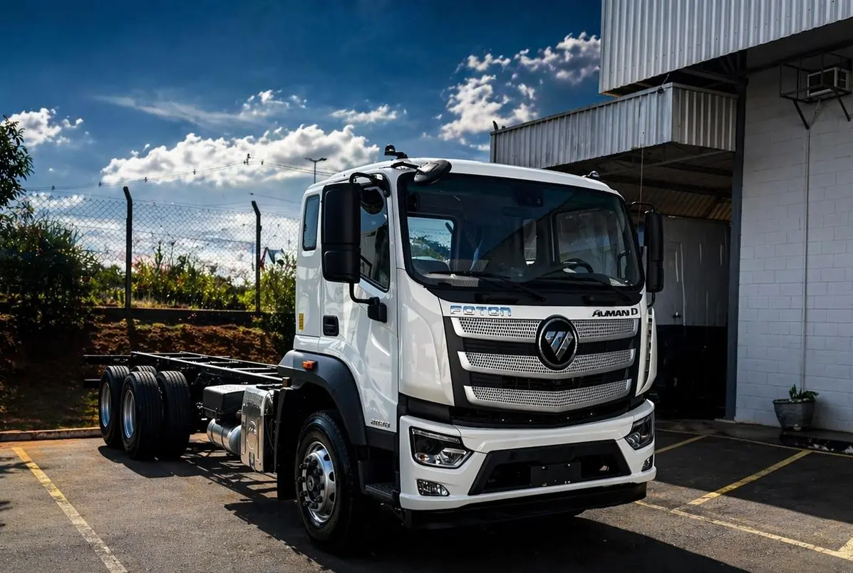 Auman D 2632 — chassi 6x2 com dois eixos traseiros