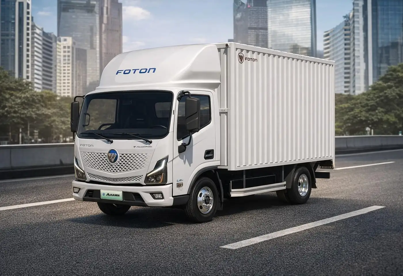 Foton eAumark com baú em avenida urbana