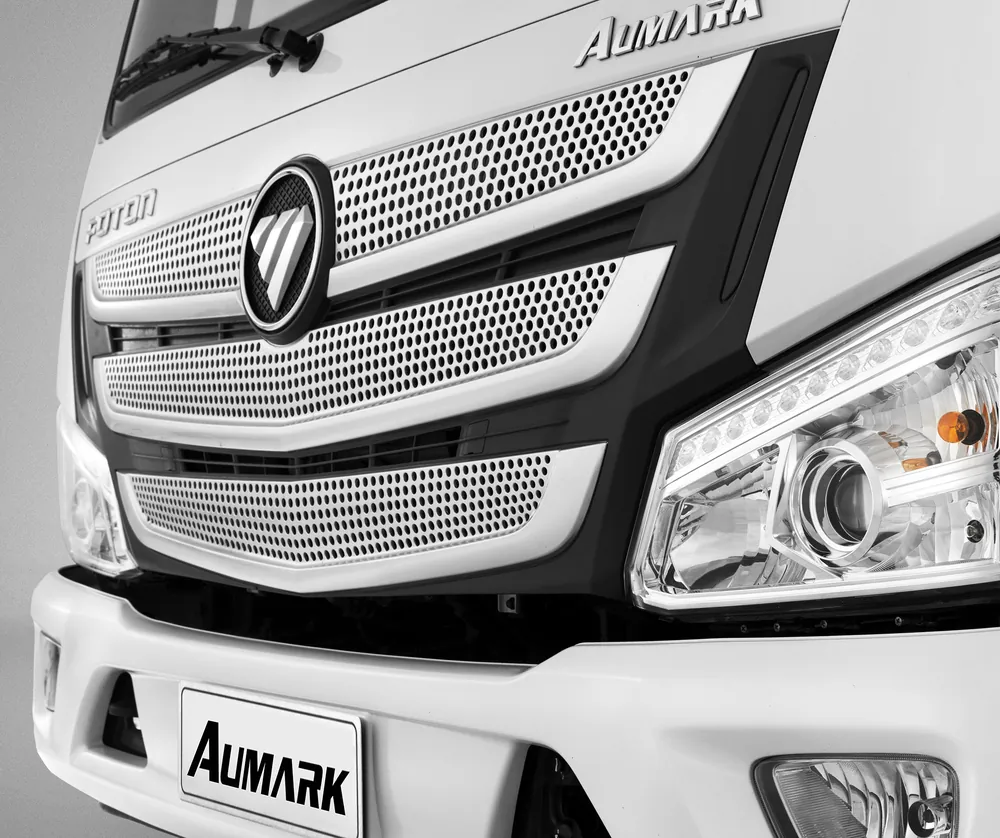 Farol e grade frontal do Aumark S