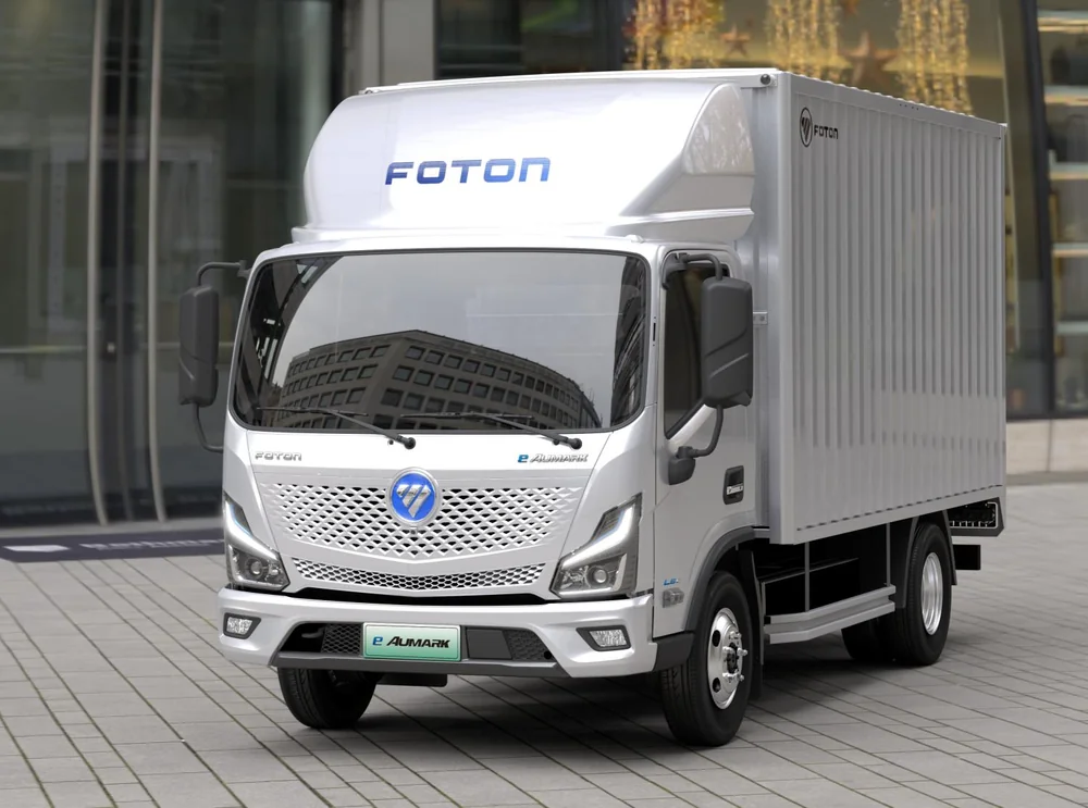 Foton eAumark com baú — frente com grade vazada e DRL em LED
