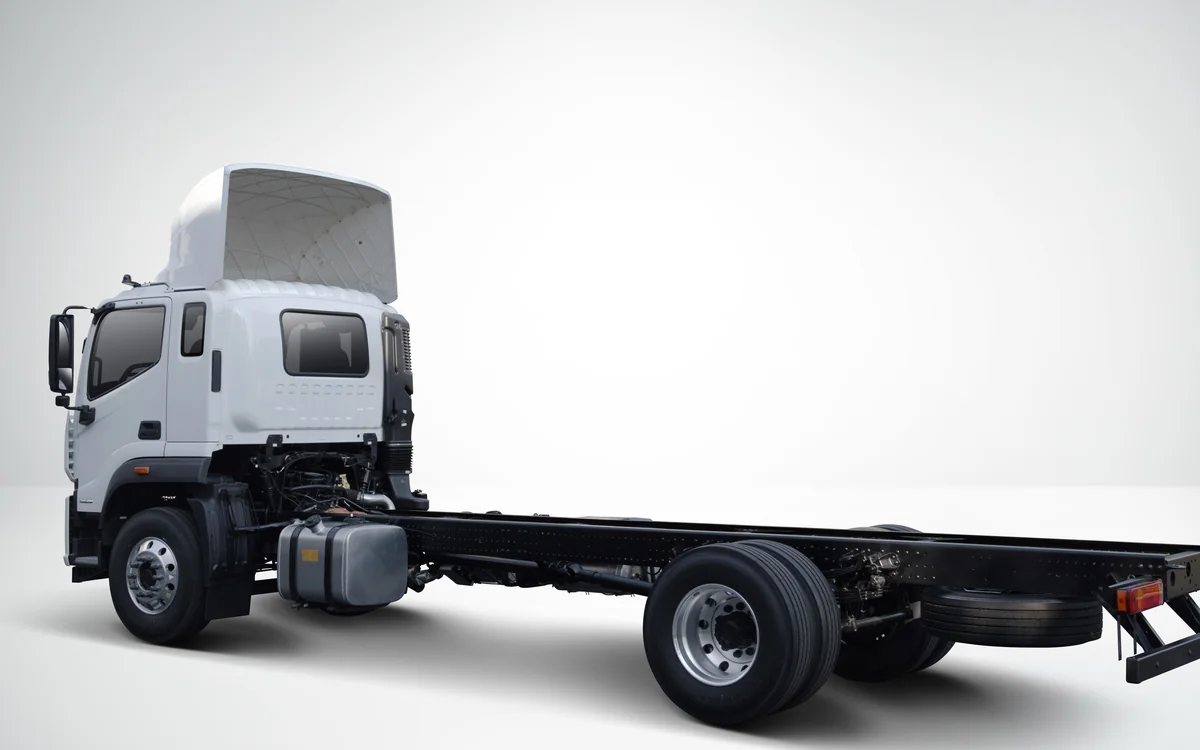 Auman D 1830 — vista 3/4 traseira do chassi