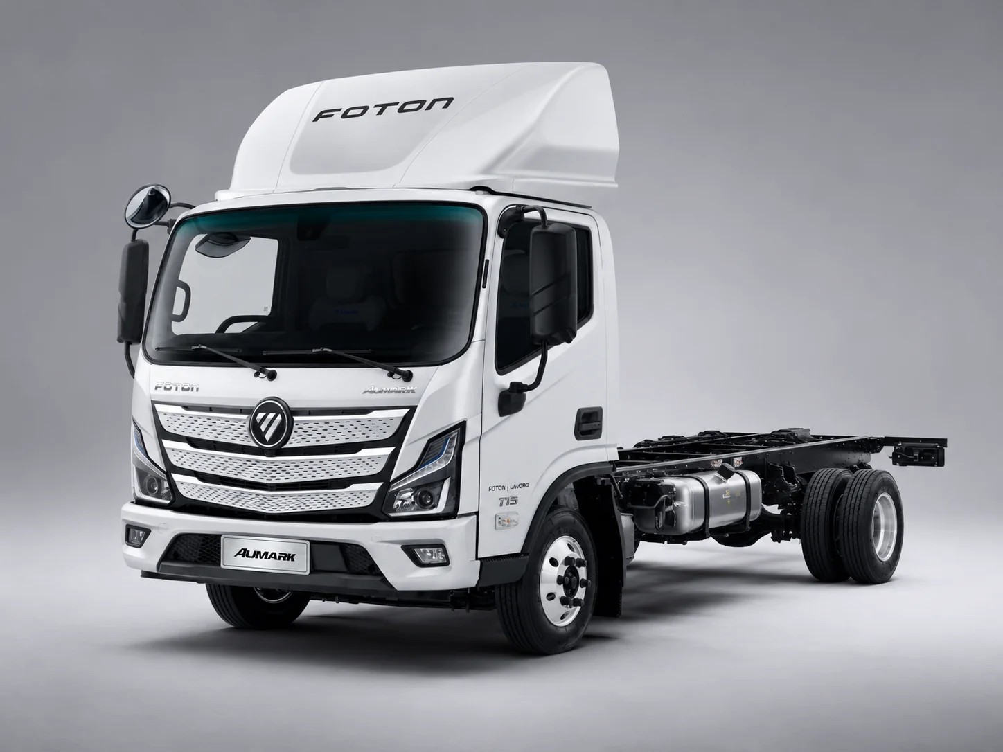 Foton Aumark S715 — chassi com cabine nova, vista 3/4 frontal